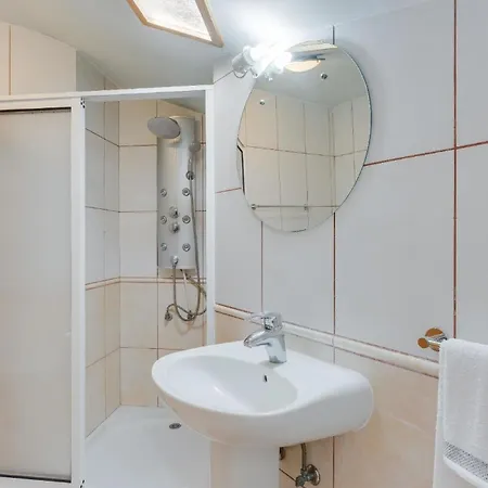 Ferienwohnung Fuer 4 Personen Ca 100 Qm In Cmara De Lobos, Madeira Suedkueste Von Madeira Camara de Lobos